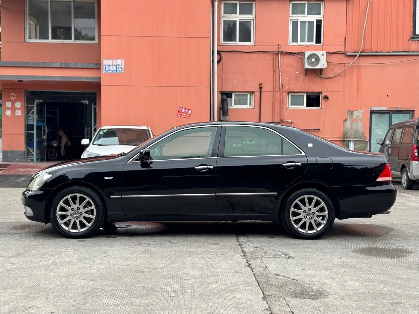 Фото 7 - Toyota Crown