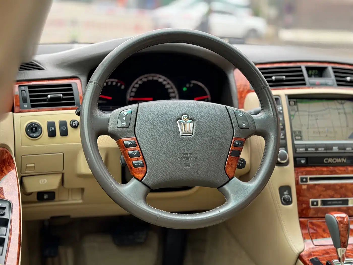 Фото 24 - Toyota Crown