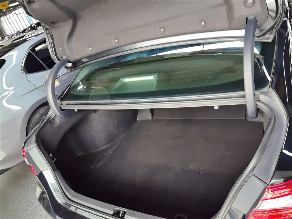 Toyota Camry 2018 2.0G Luxury Edition фото 15