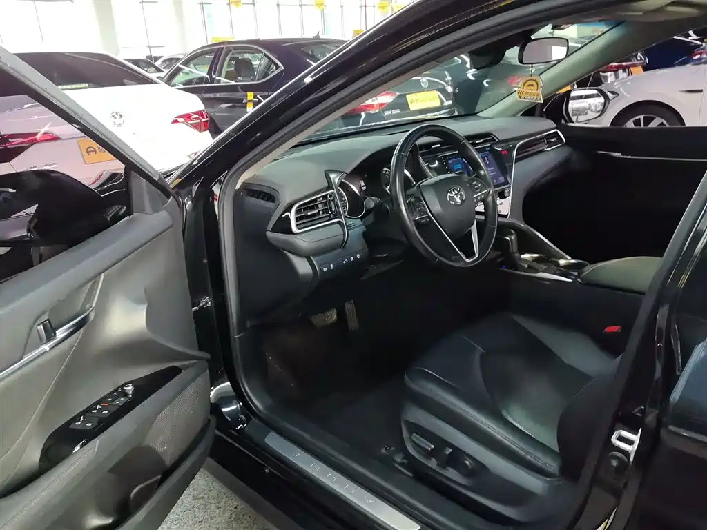 Toyota Camry 2018 2.0G Luxury Edition фото 12