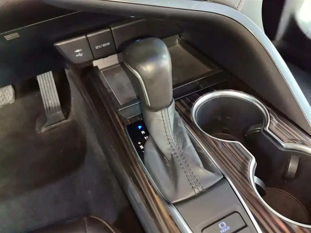 Toyota Camry 2018 2.0G Luxury Edition фото 10