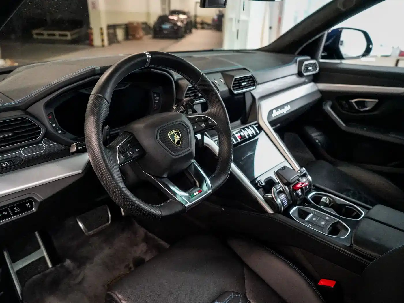 Lamborghini Urus 2018 4.0T V8 фото 9