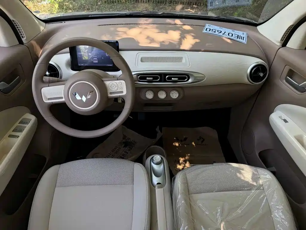 Wuling Motors Hongguang MINIEV 2026 2025 4-Door Advanced