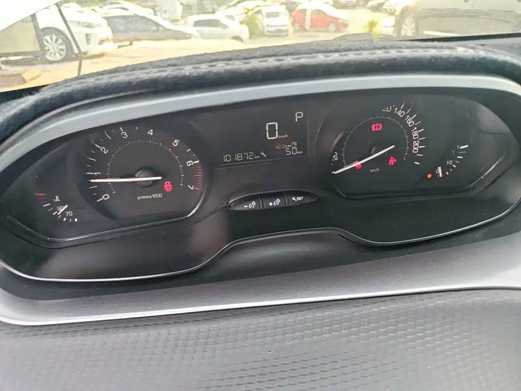 صورة 8 - Peugeot 2008