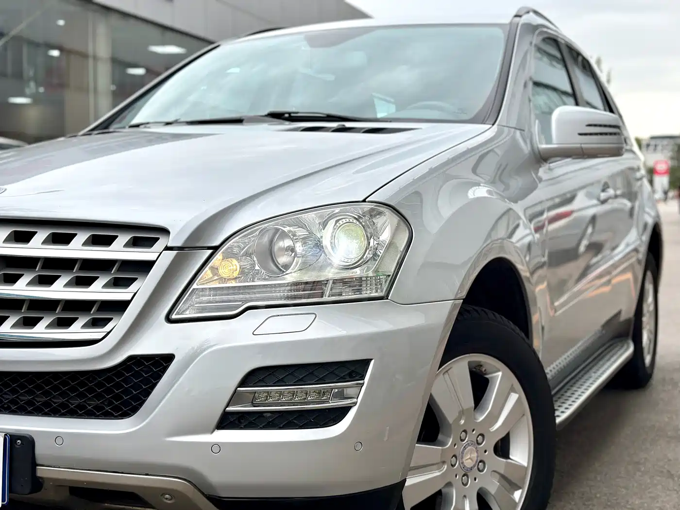 Mercedes-Benz M-Class 2010 ML 300 4MATIC фото 3