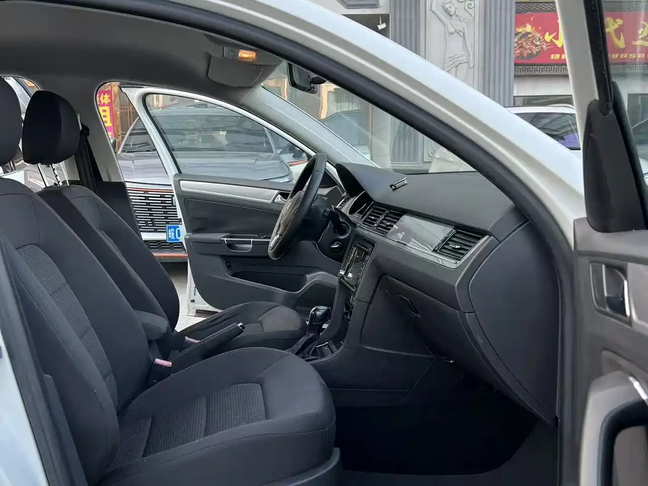 Volkswagen Bora 2015 Quality Edition 1.6L Automatic Fashion фото 6