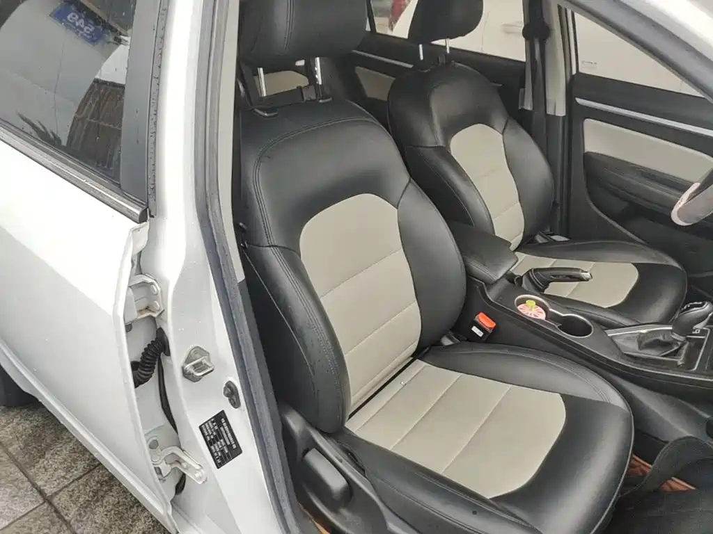 Фото 25 - Geely Vision