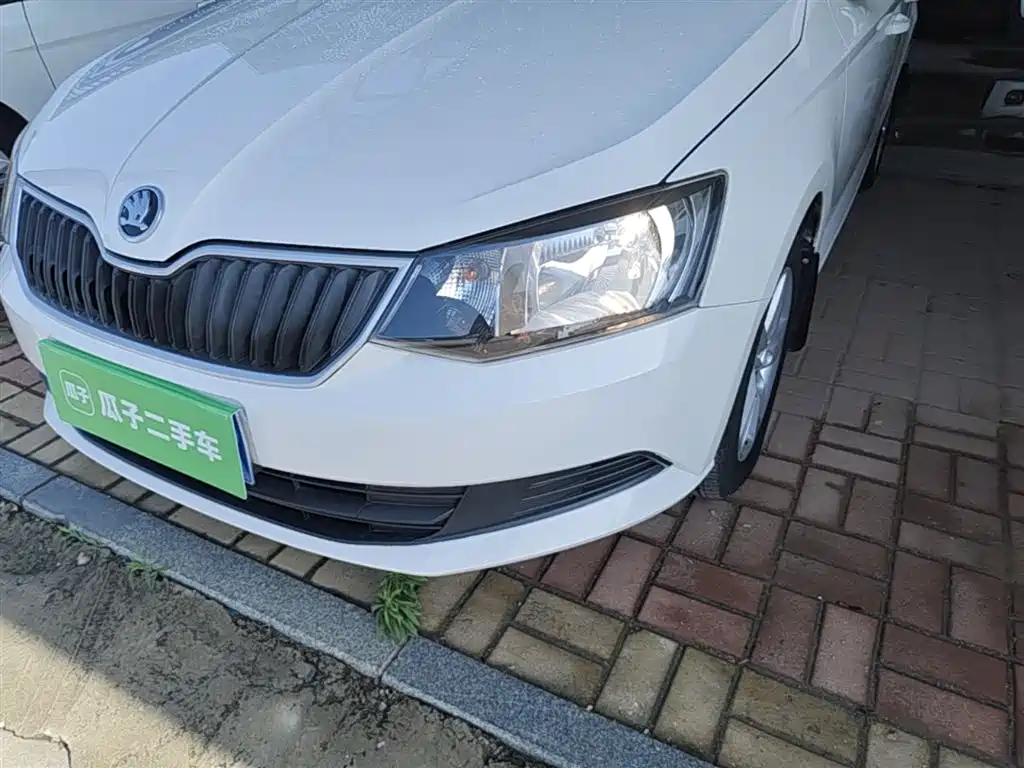 Škoda Fabia 2017 1.4L Auto Car Enjoy Edition фото 24