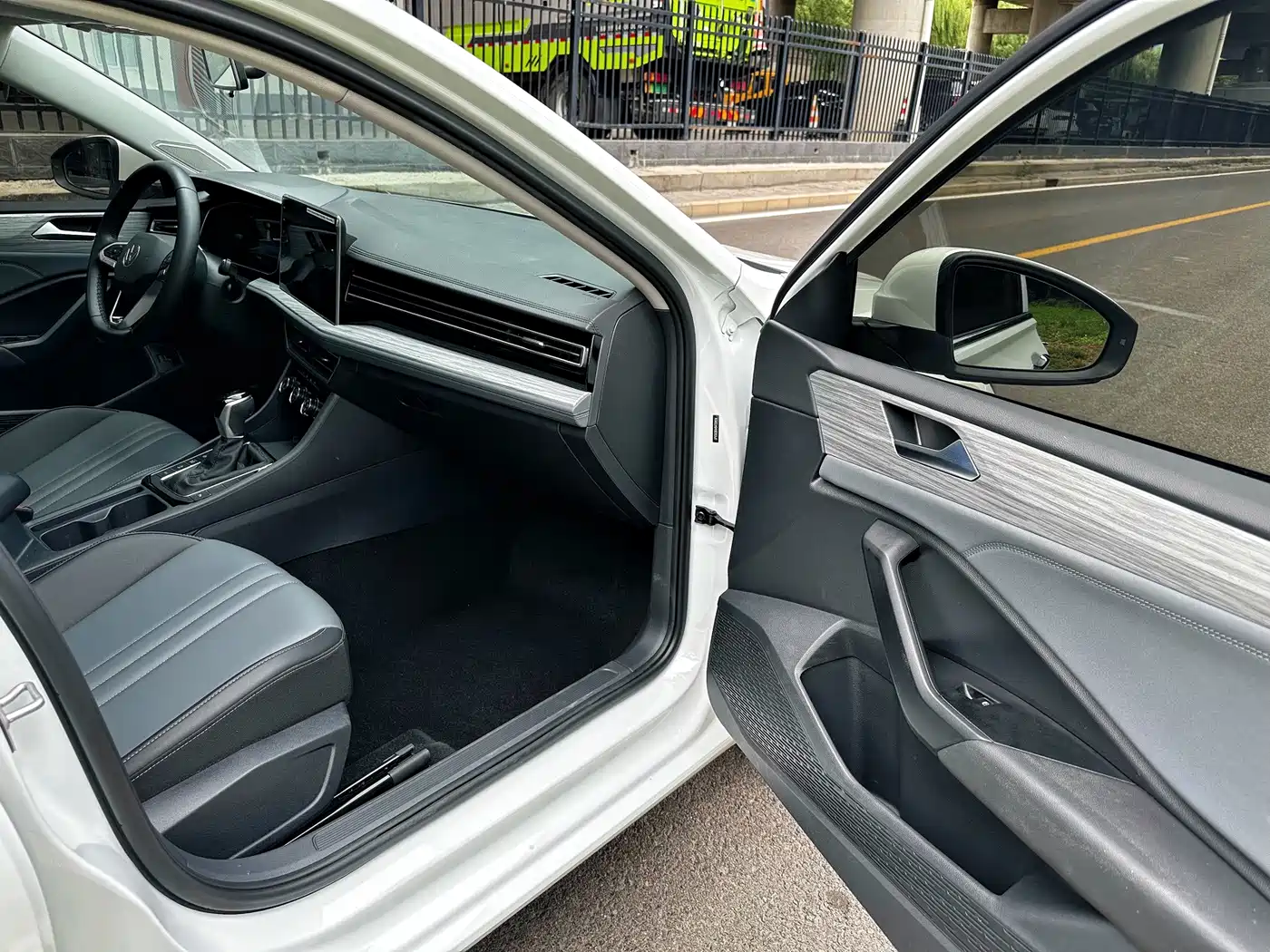 Volkswagen Sagitar 2026 2025 Model Year 3rd Facelift 300TSI DSG Surpassing Edition