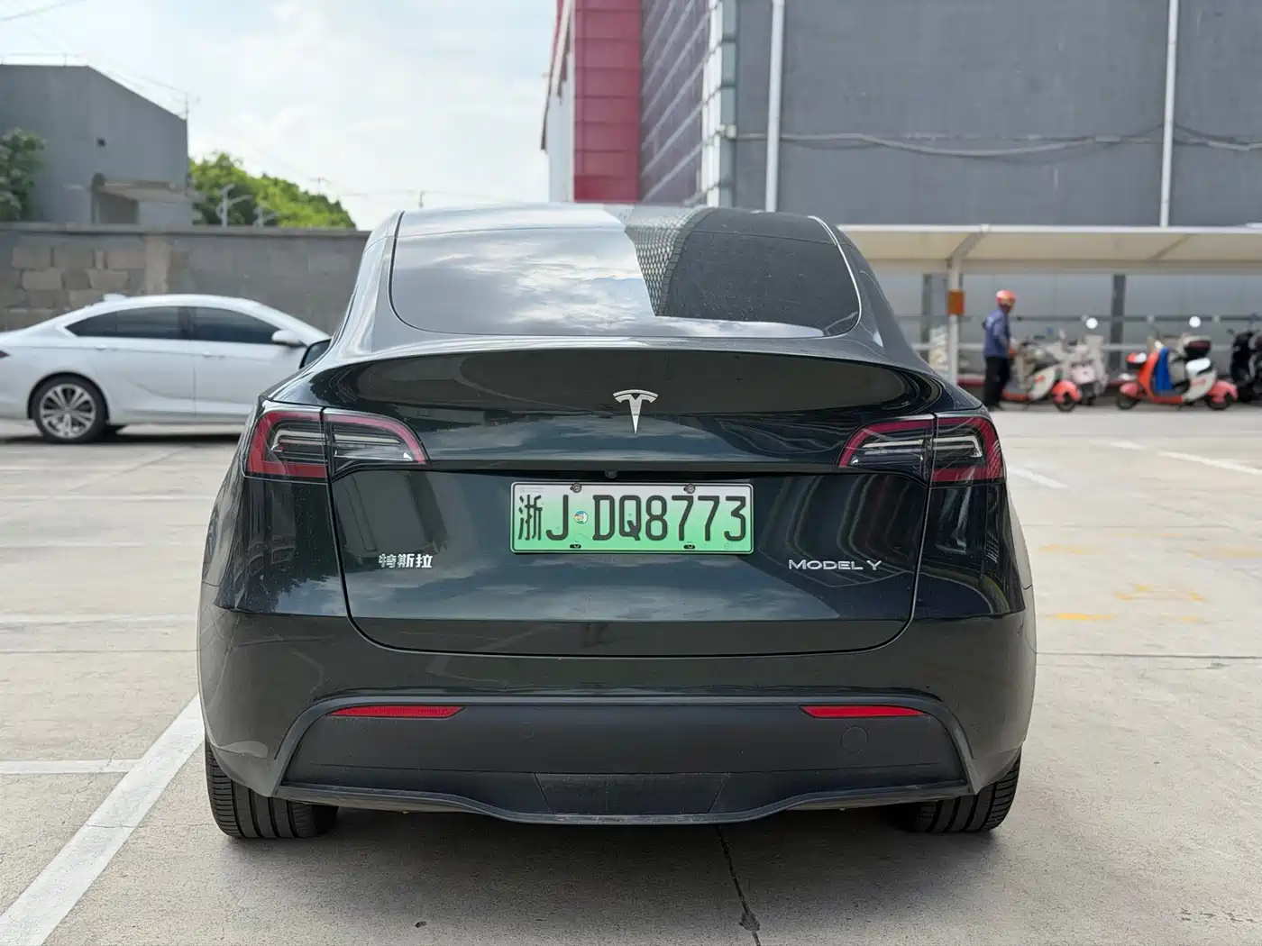 Фото 14 - Tesla Model Y
