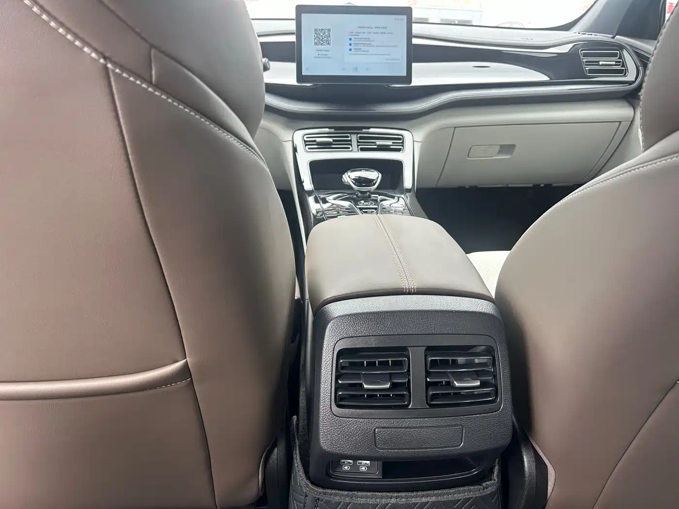 BYD Qin PLUS 2024 Glory Edition DM-i 55KM Leading фото 5