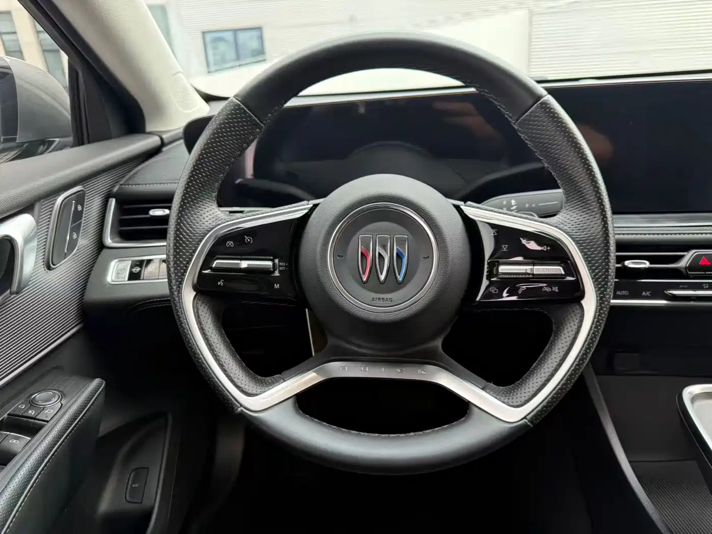 Buick LaCrosse 2023 28T Premium Edition фото 12