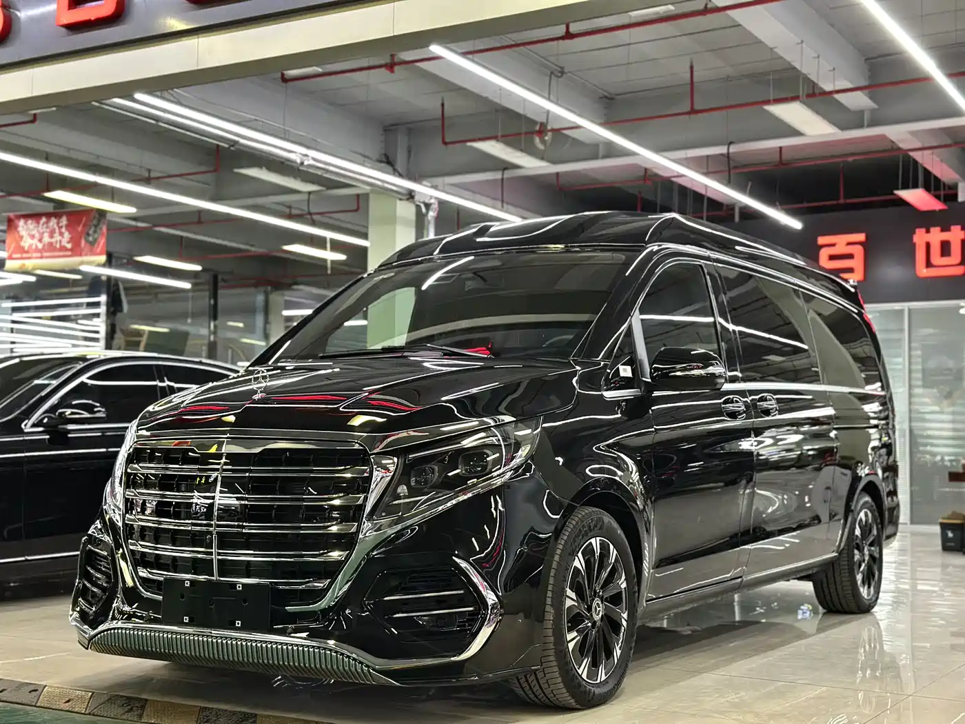 Mercedes-Benz V-Class 2024 V 300 L Long Wheelbase Premium фото 2
