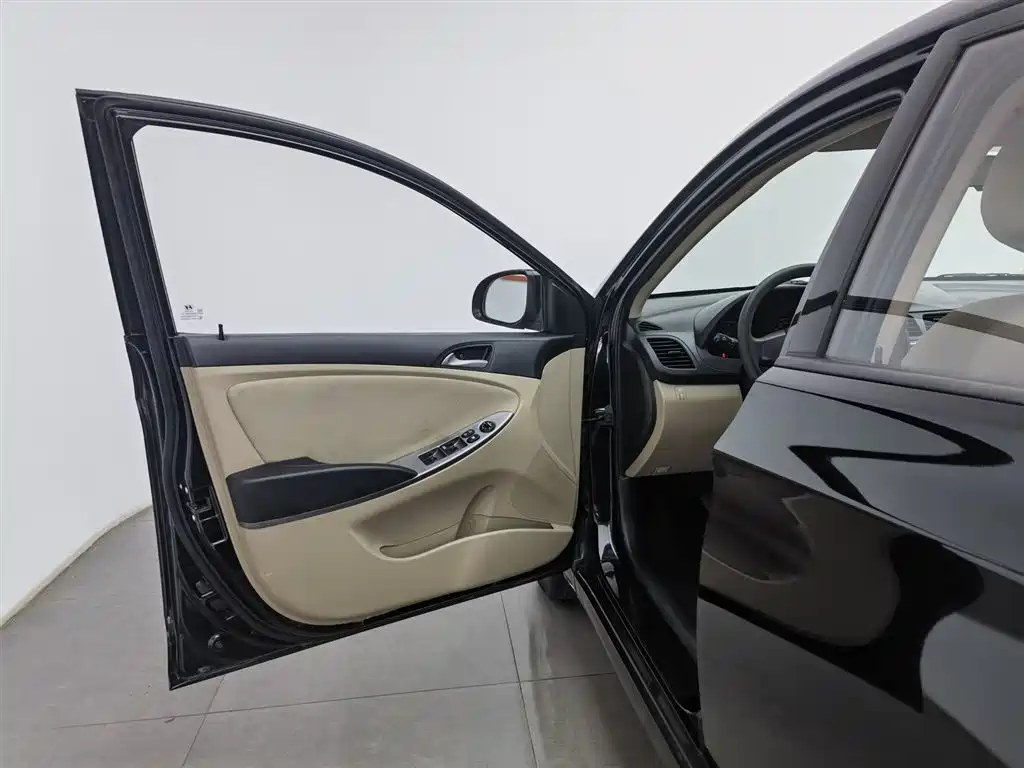 Hyundai Verna 2014 1.4L Manual Smart GLS фото 8