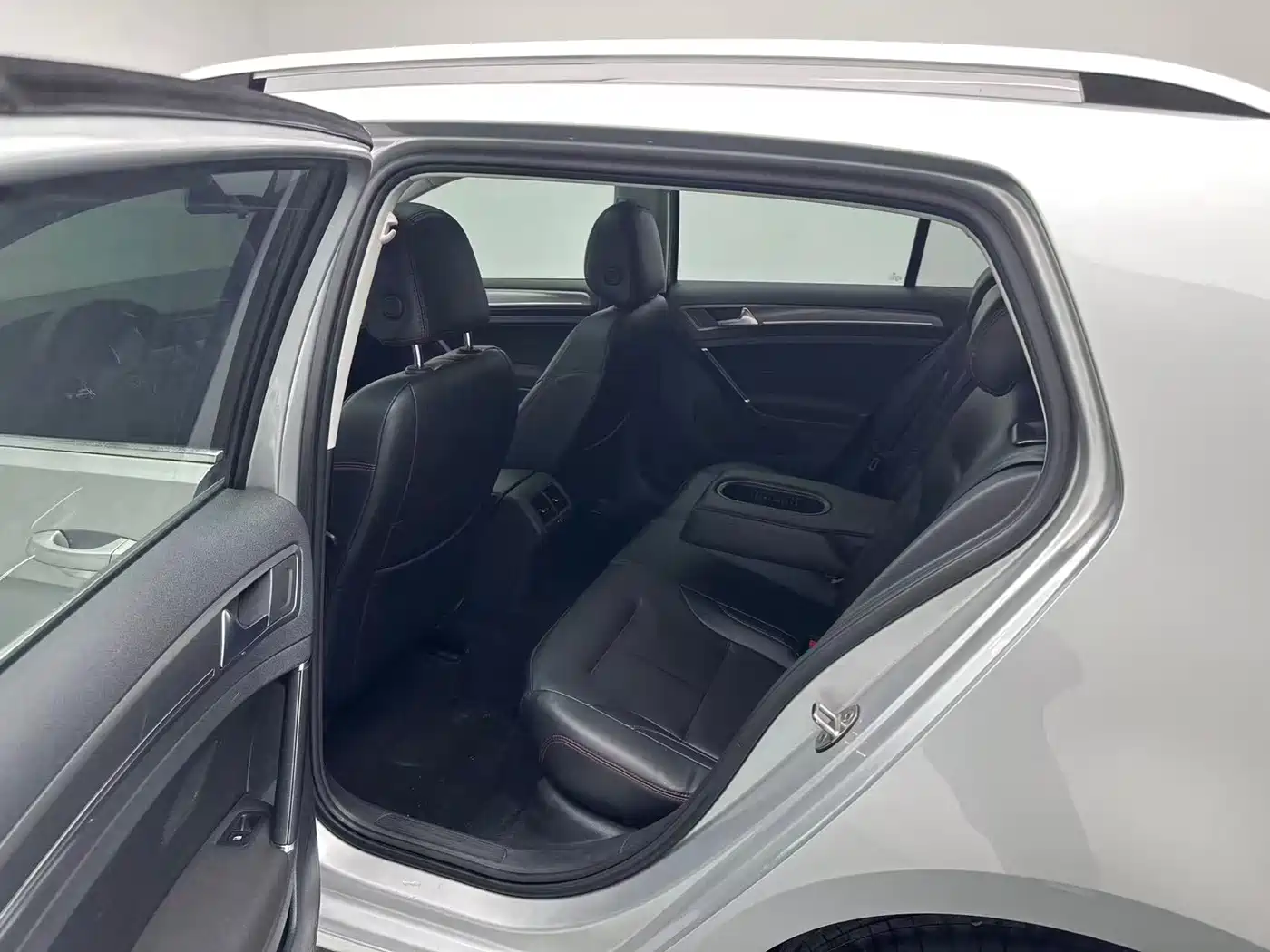 Volkswagen Golf 2016 1.6L Automatic Comfort фото 6