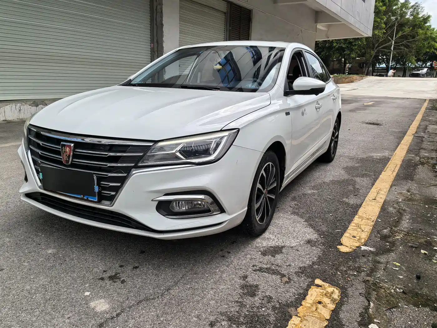 Фото 1 - Roewe i5