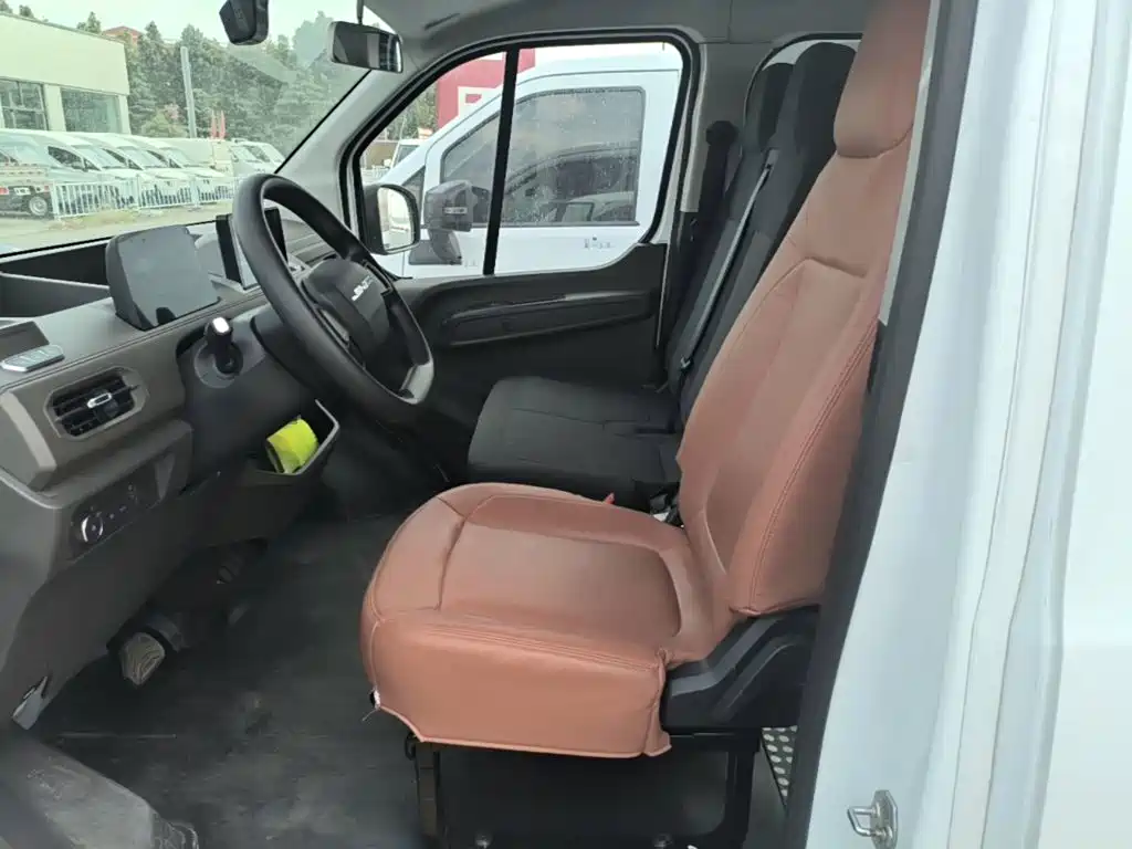 Jiangling E-Fushun 2025 2025 Clear Window Version 53.58kWh Medium Wheelbase Low Roof