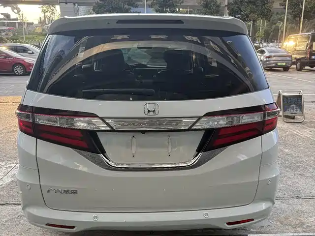 Honda Odyssey 2015 Facelift 2.4L Smart Enjoyment Edition — фото 4
