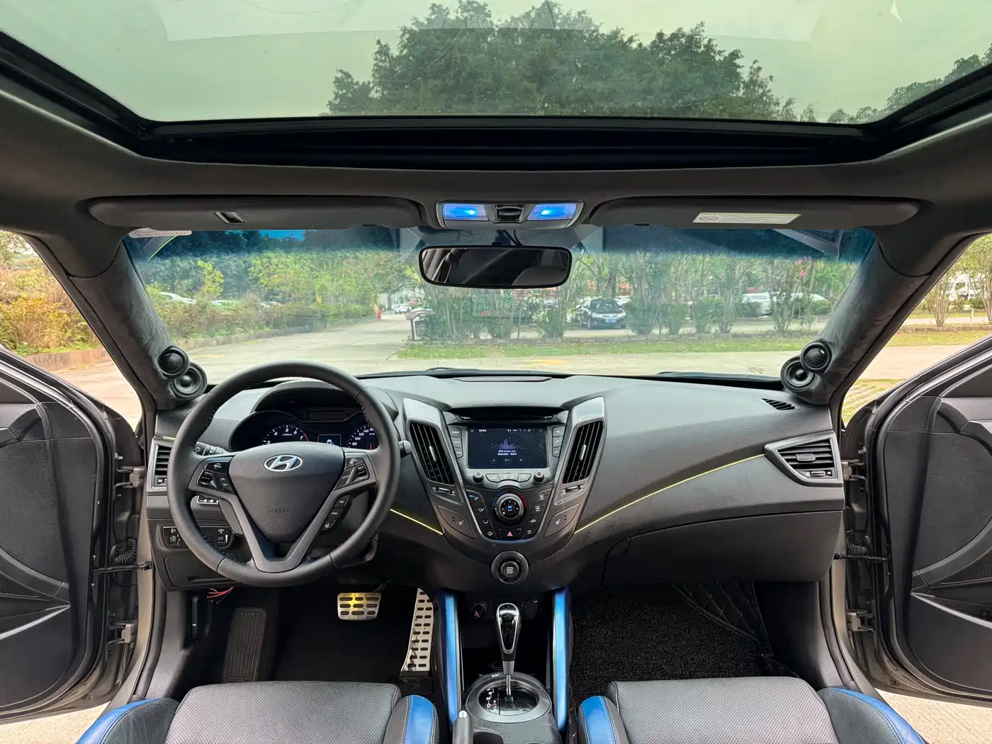 Hyundai Veloster 2015 1.6T Automatic Luxury Edition фото 9