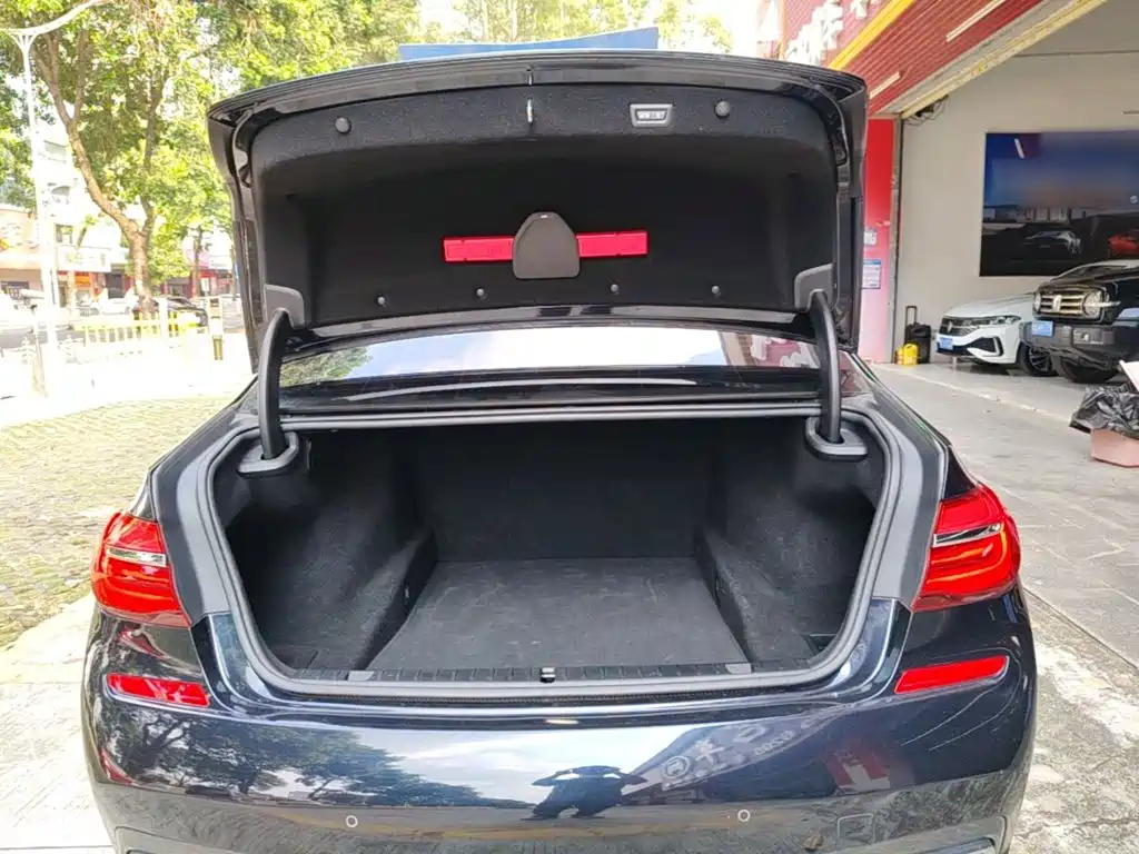 Фото 19 - BMW 7 Series