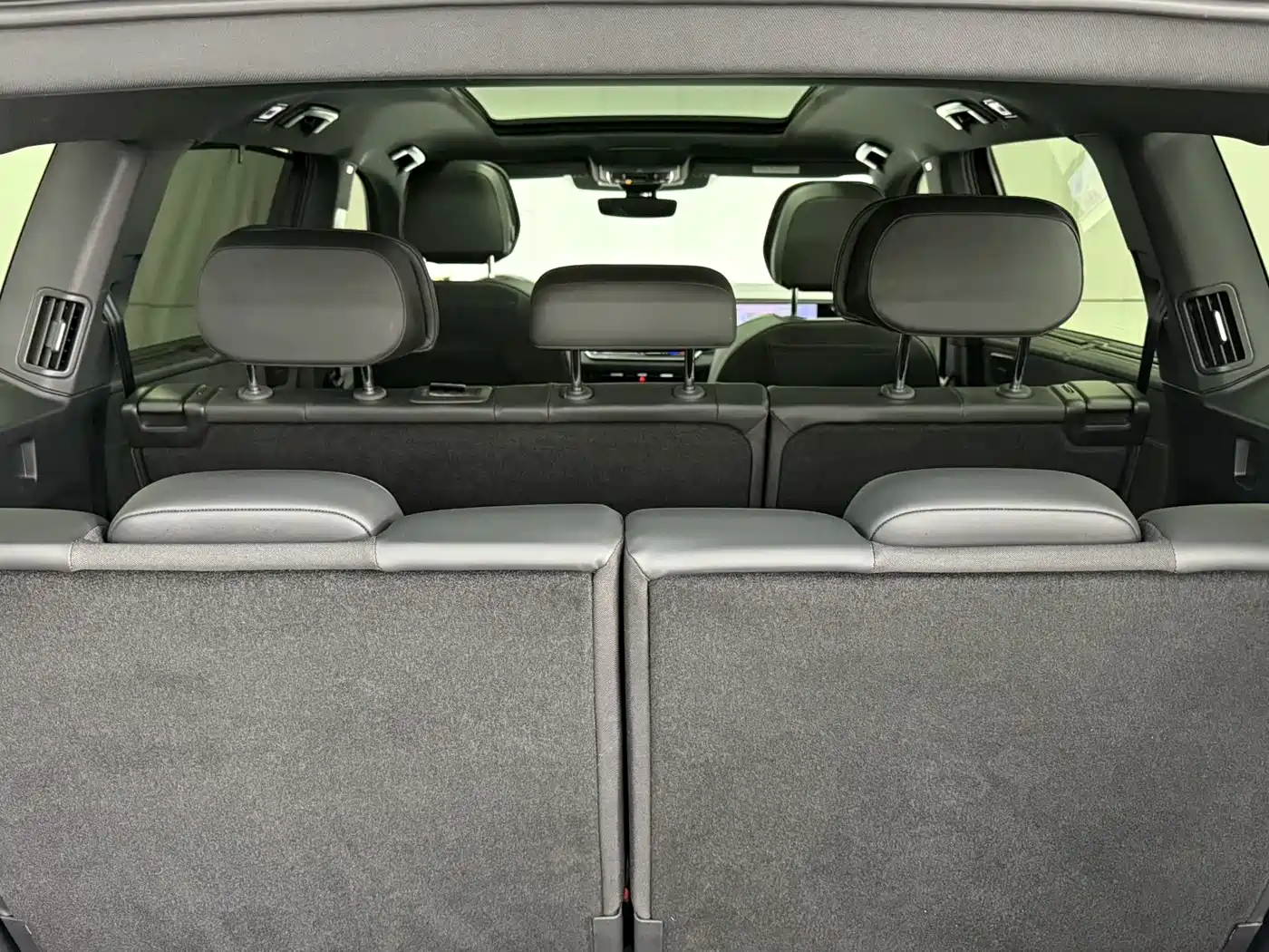 Volkswagen Teramont 2025 Teramont Pro 450TSI 4WD Summit Edition фото 23