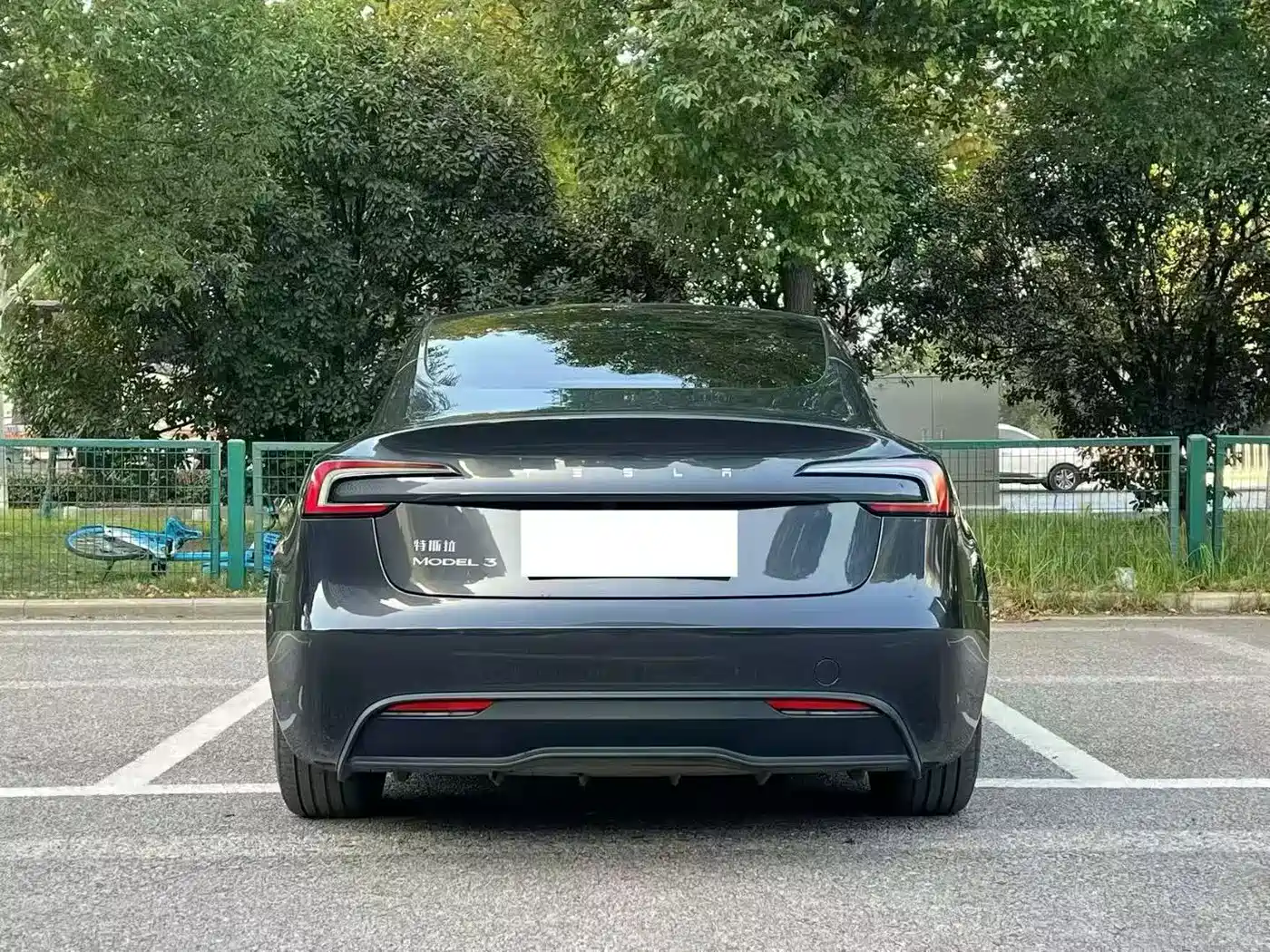 TESLA MODEL 3