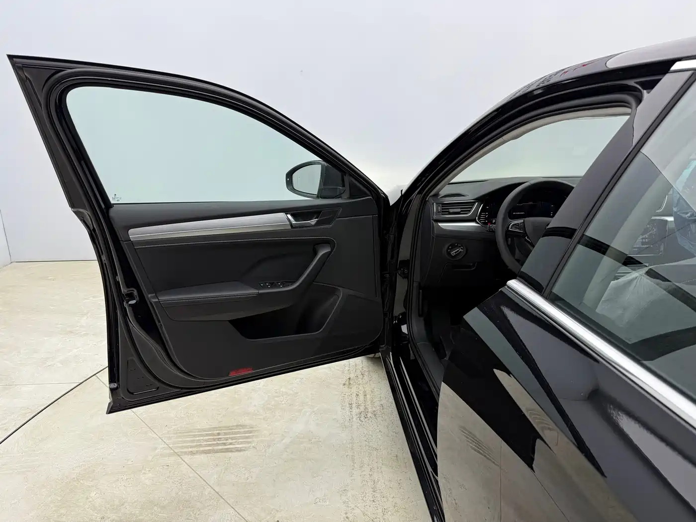 Škoda Superb 2025 Model TSI280 DSG Premium Edition фото 15