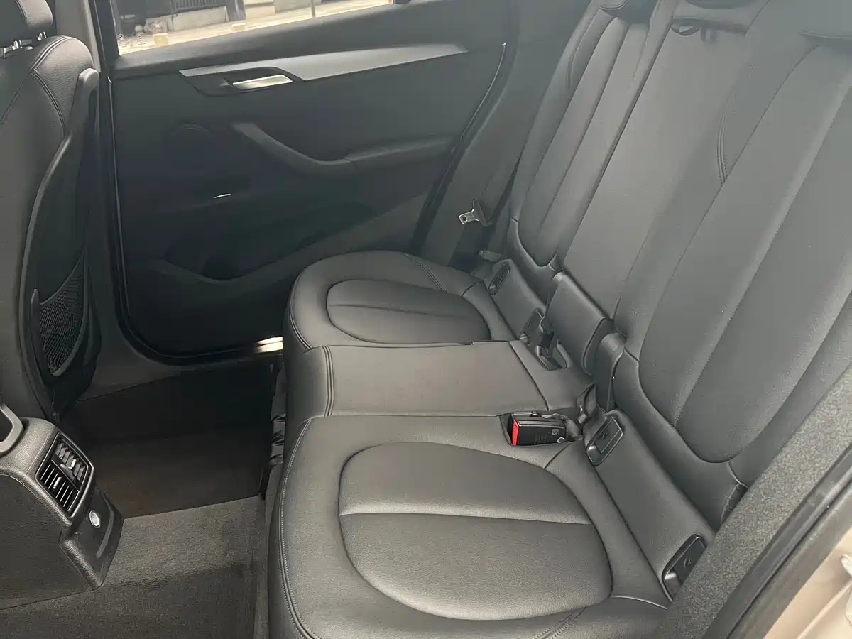 BMW X1 2016 sDrive18Li Premium Model фото 10