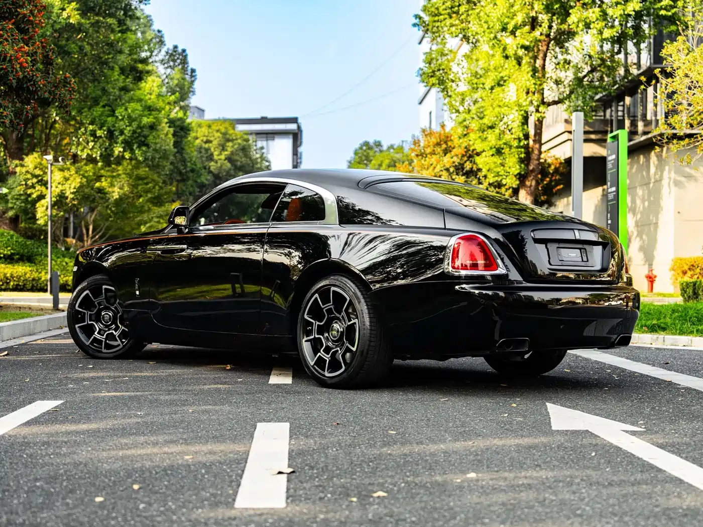 Rolls-Royce Wraith 2018 6.6T Black Badge фото 14
