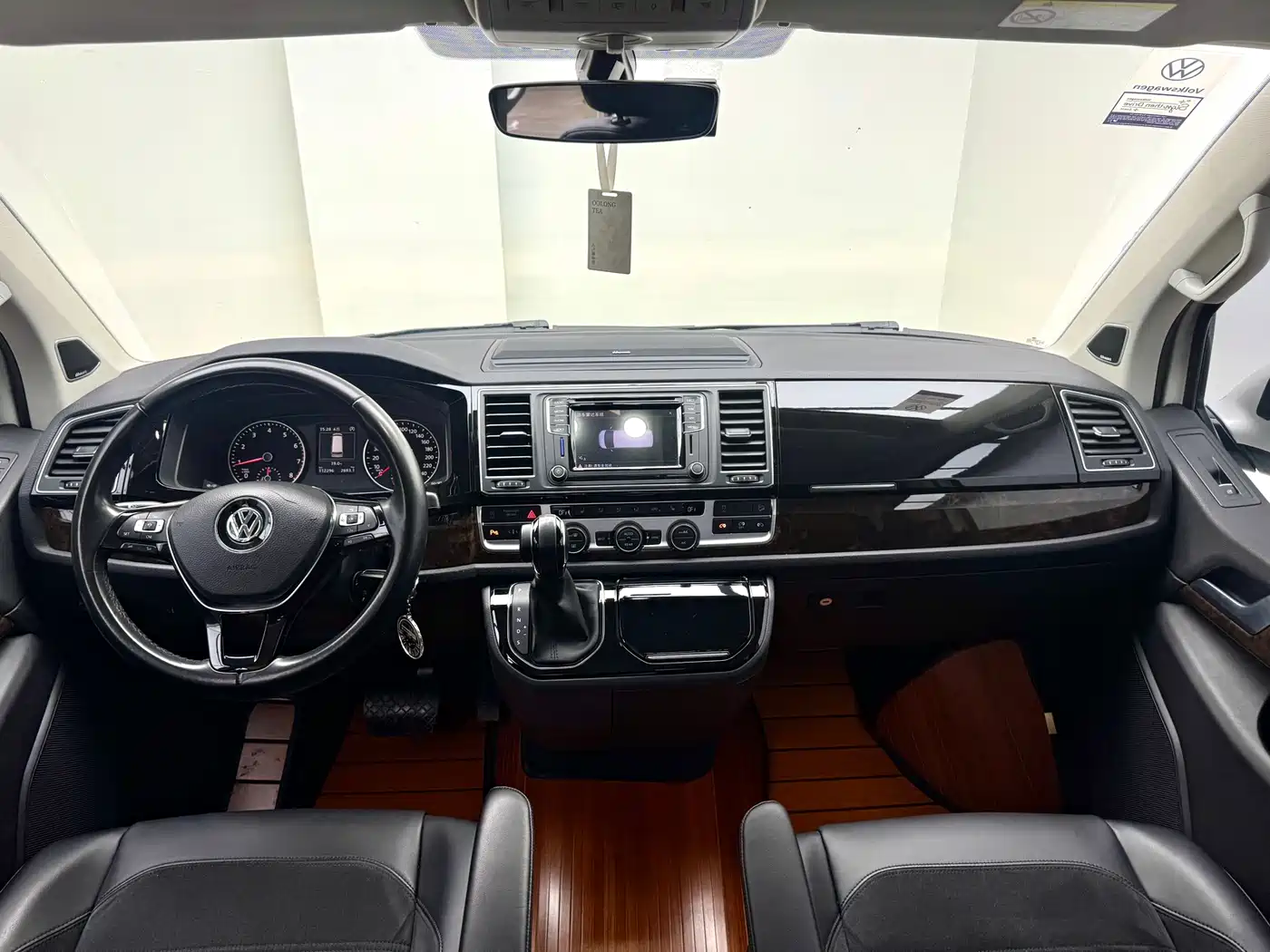 Volkswagen Multivan 2018 2.0TSI 4WD Premium Edition 7-Seater фото 10