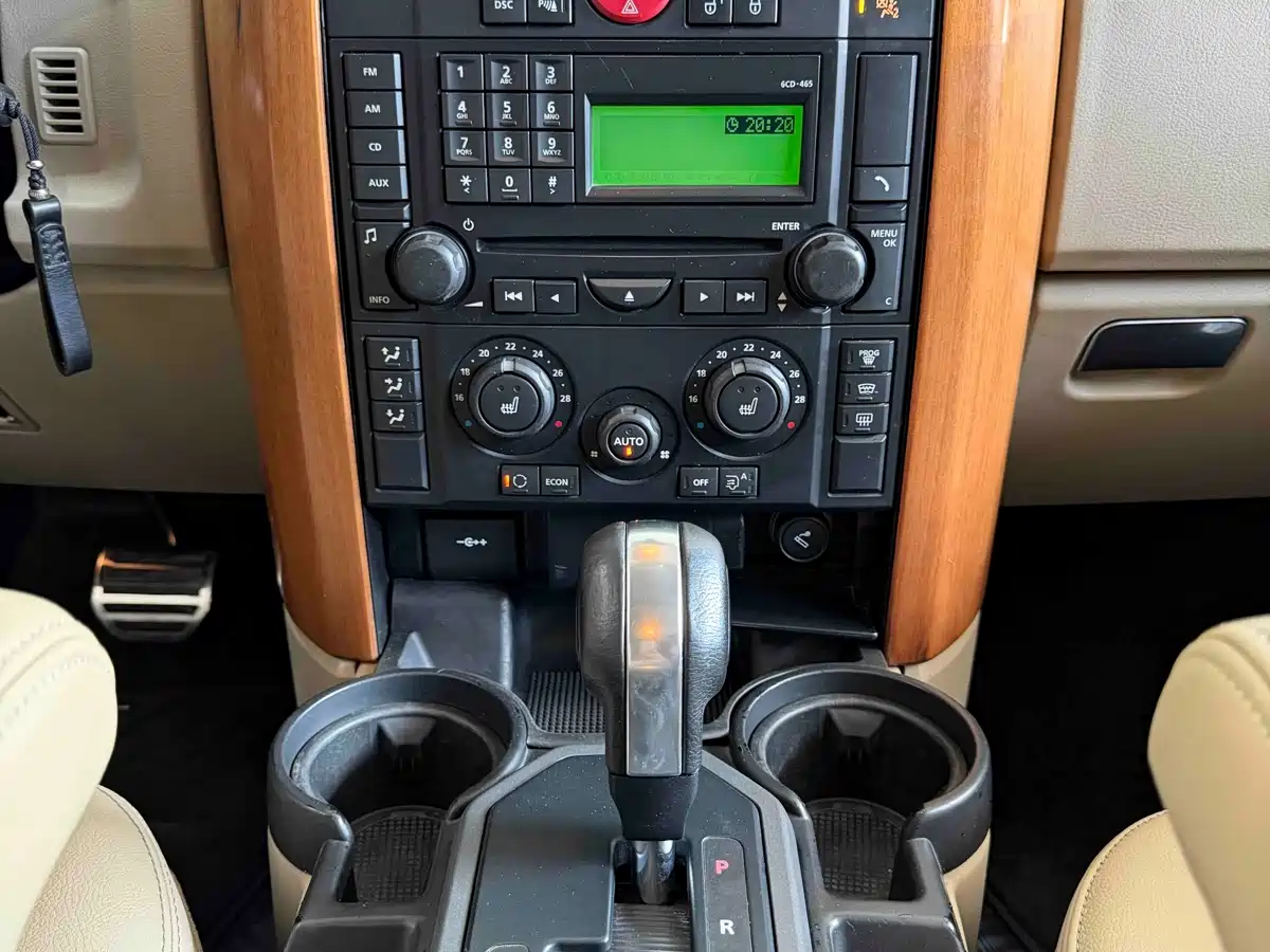 Land Rover Discovery 2010 4.0 V6 HSE Petrol фото 10