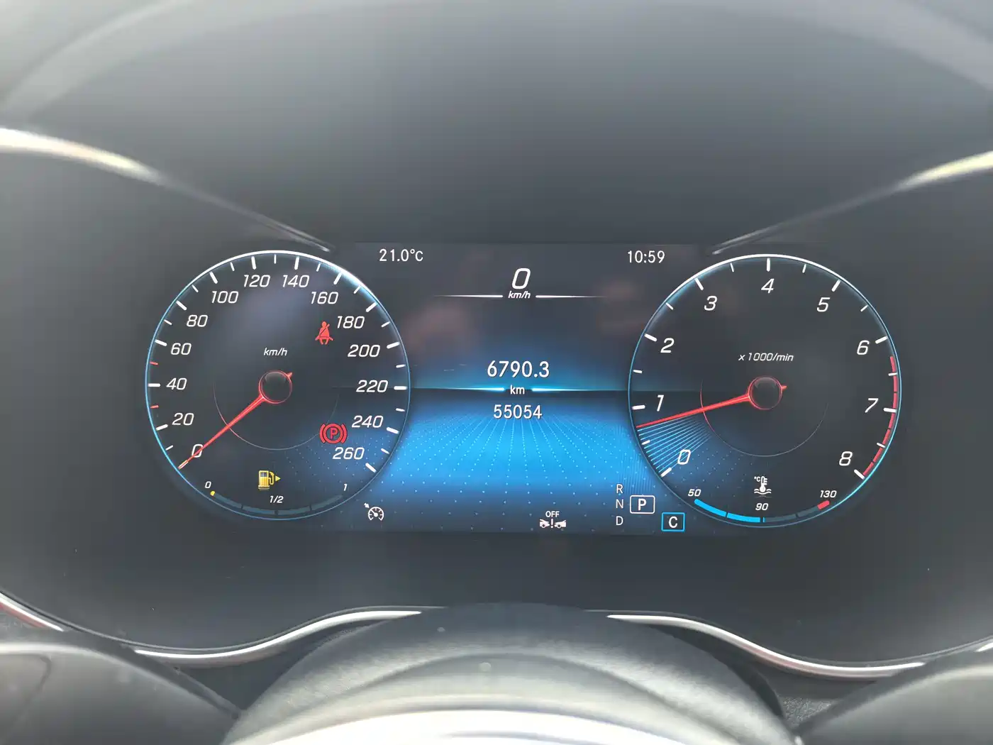 Mercedes-Benz GLC Coupe 2023 Model GLC 260 4MATIC Coupe SUV фото 4