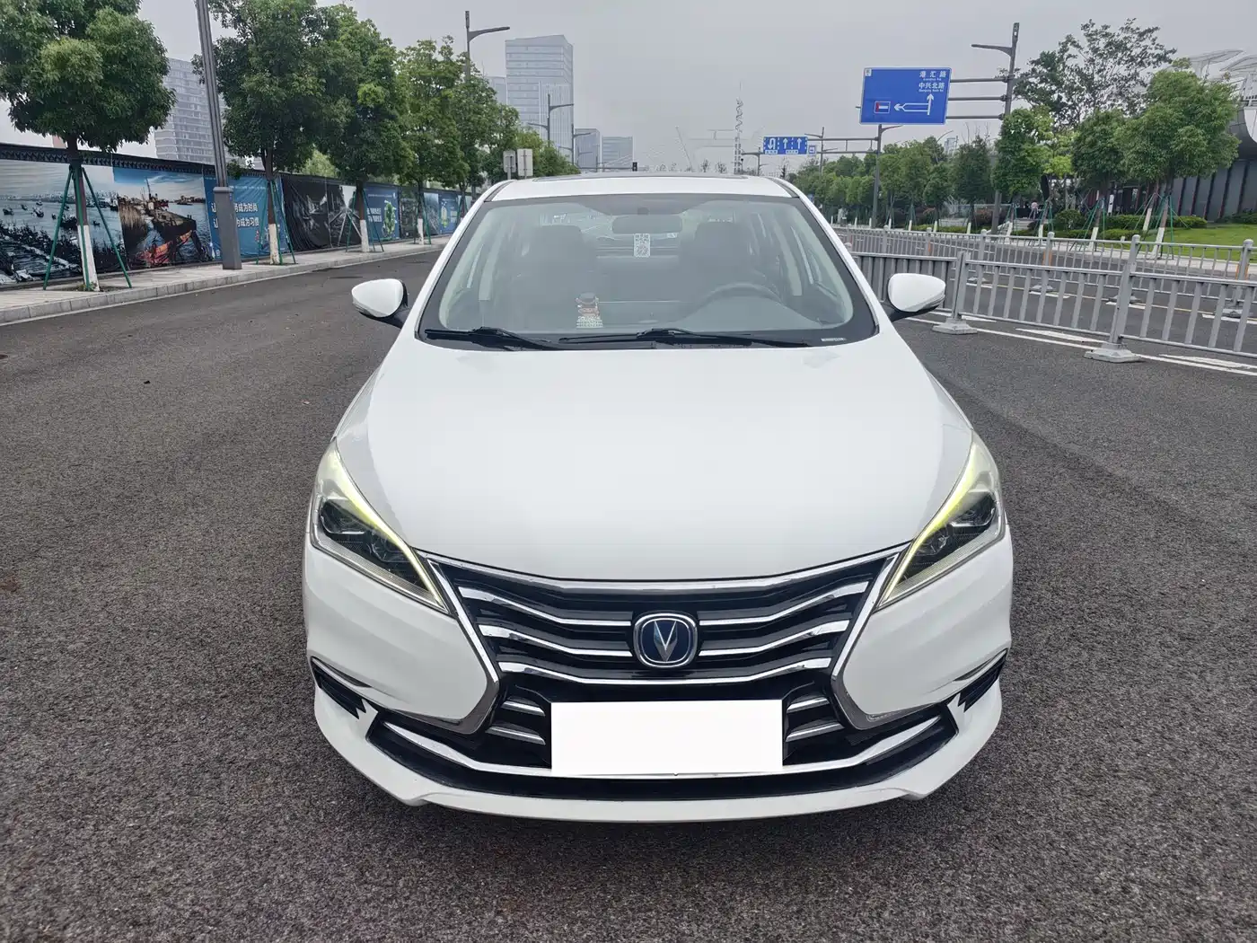 Фото 2 - Changan Eado DT