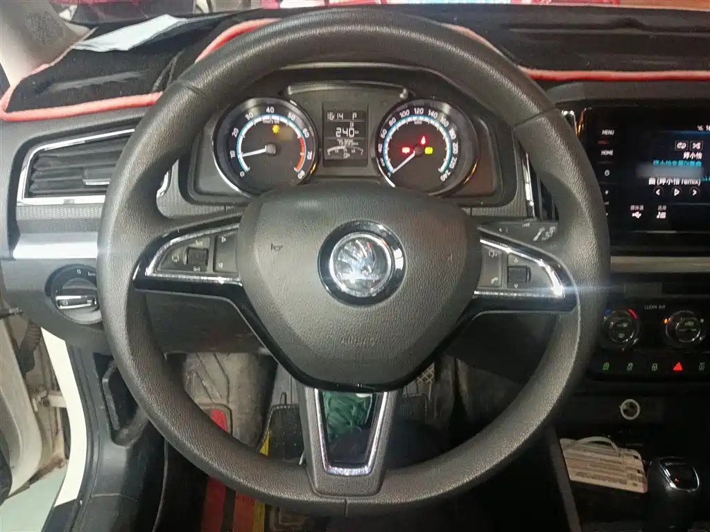 SKODA KOMICK