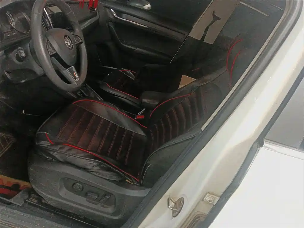 SKODA KOMICK