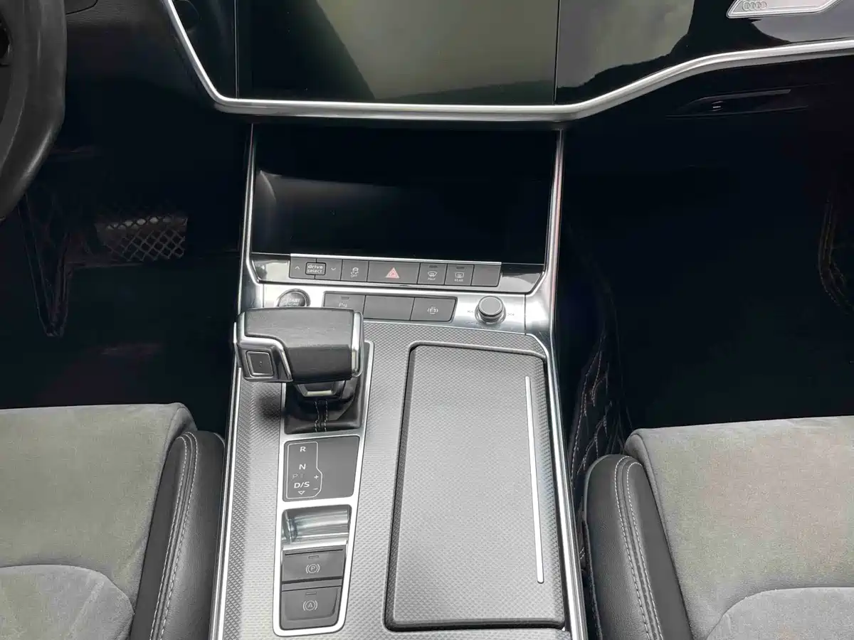 Audi A6L 2021 45 TFSI Exclusive Elegance фото 11