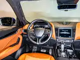 Photo 11 - Maserati Levante