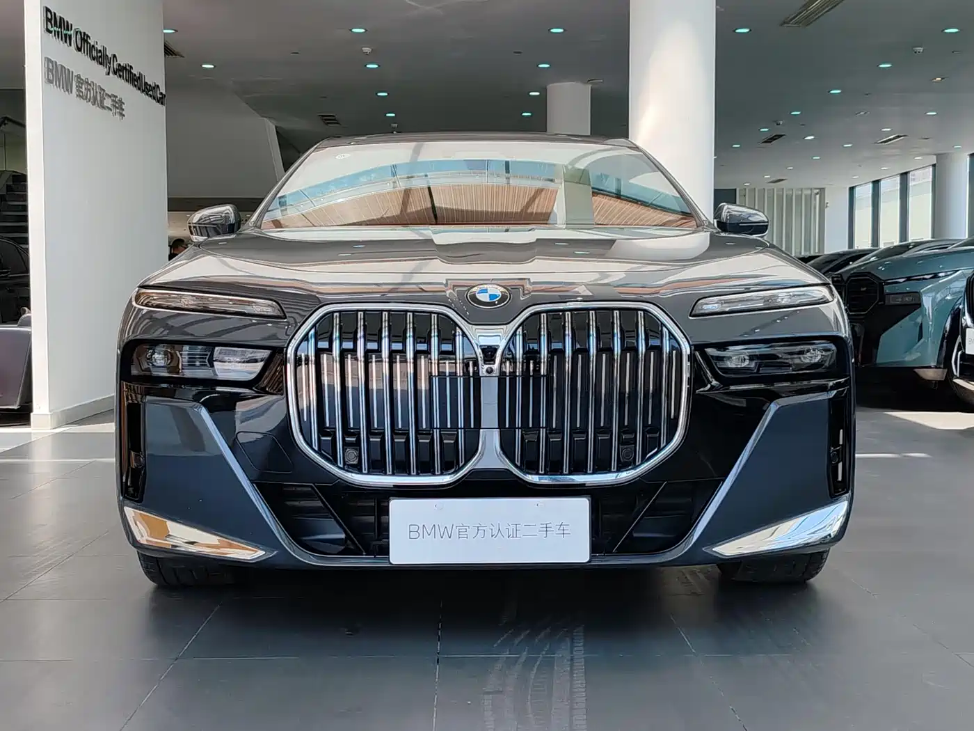 BMW 7 Series 2023 740Li Exclusive M Sport Package фото 2