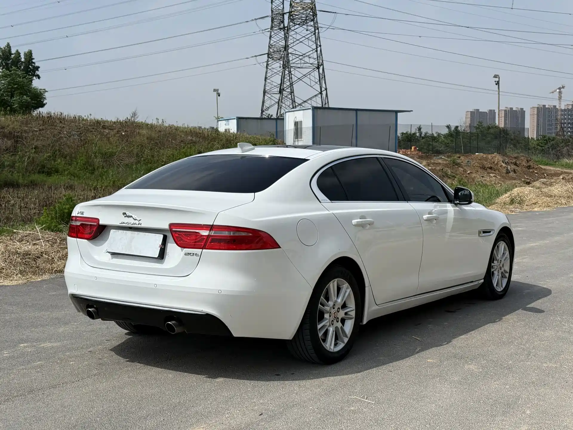 صورة 9 - Jaguar XEL