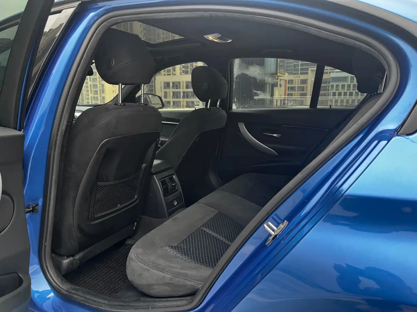 BMW 3 Series 2017 320i M Sport фото 9
