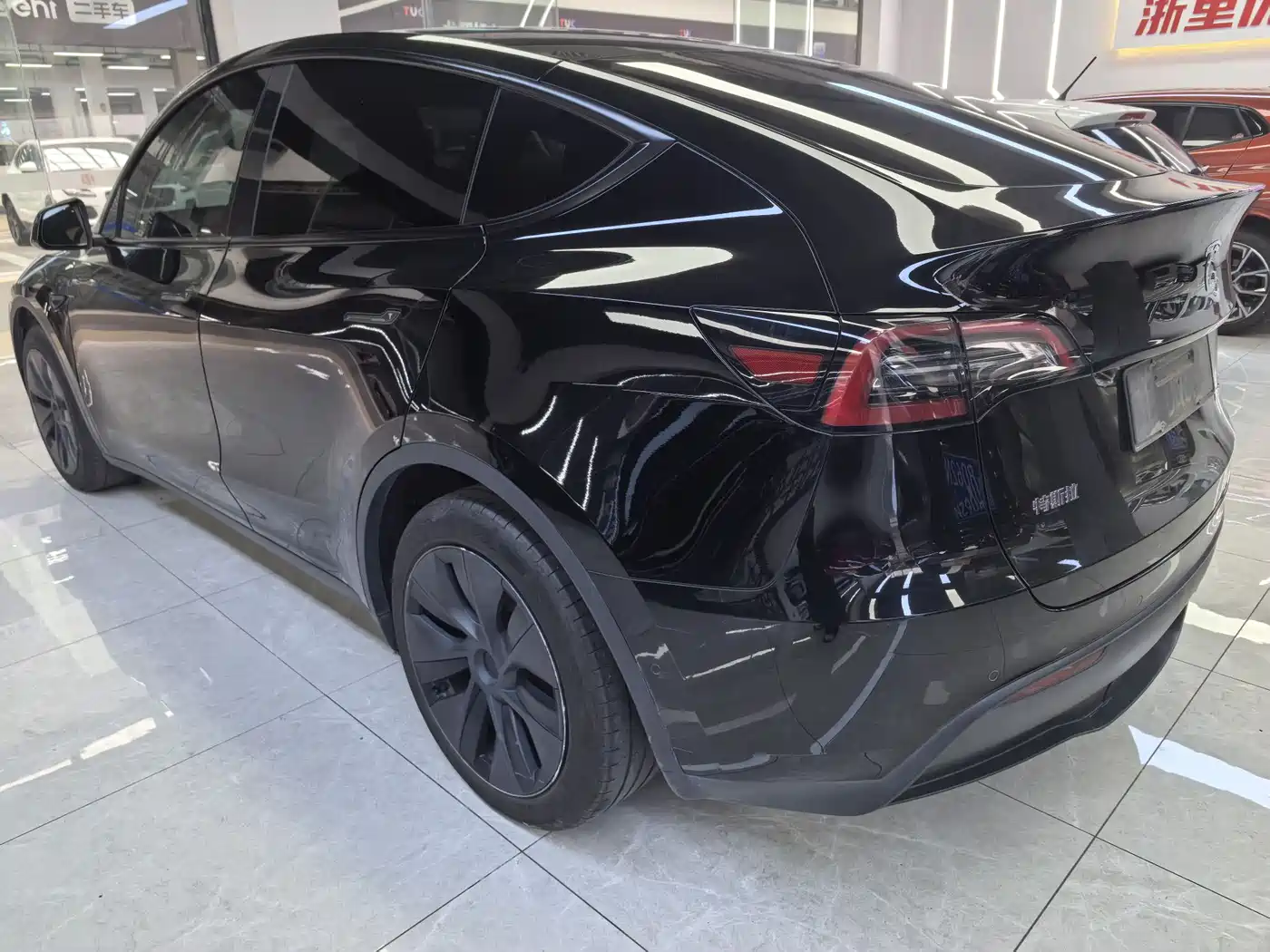 TESLA MODEL Y