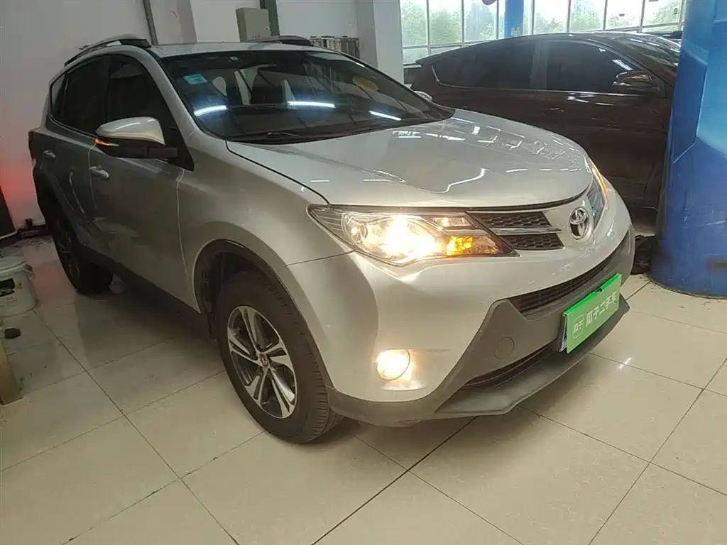 Toyota RAV4 Rongfang 2015 2.0L CVT 2WD Trend Edition фото 4