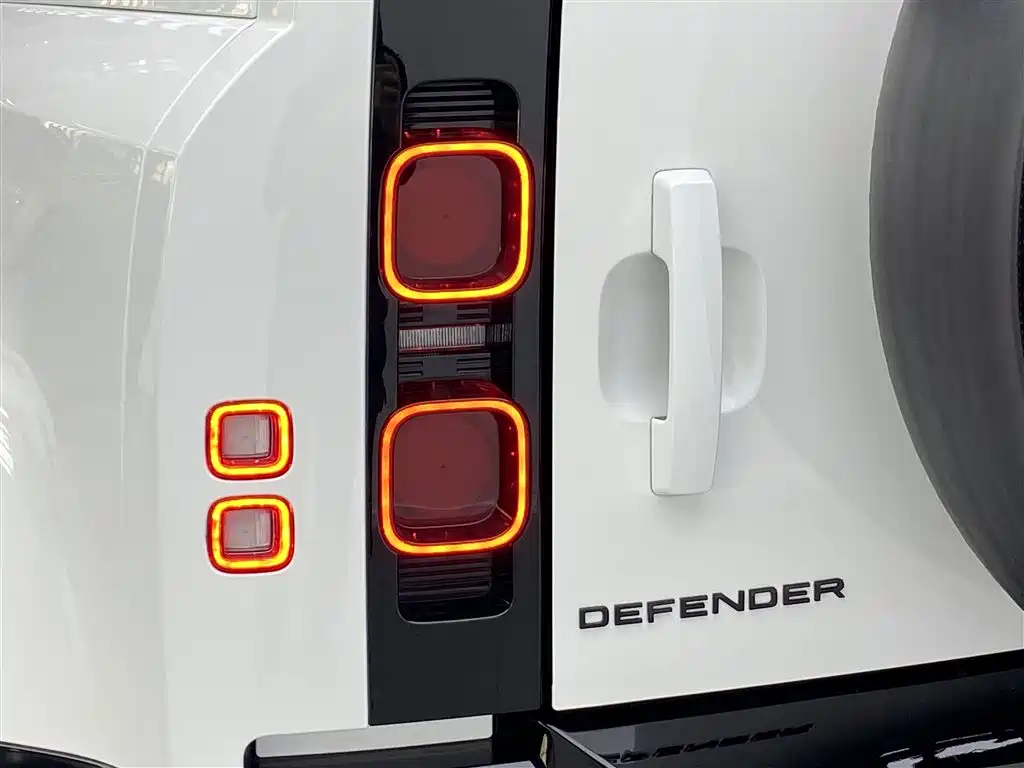 Land Rover Defender 2022 90 2.0T P300 X-DYNAMIC HSE фото 29