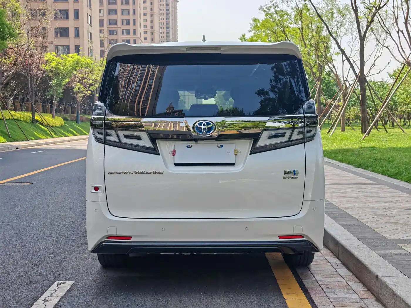 Toyota Vellfire 2021 Crown Hybrid 2.5L HV Luxury Edition фото 16
