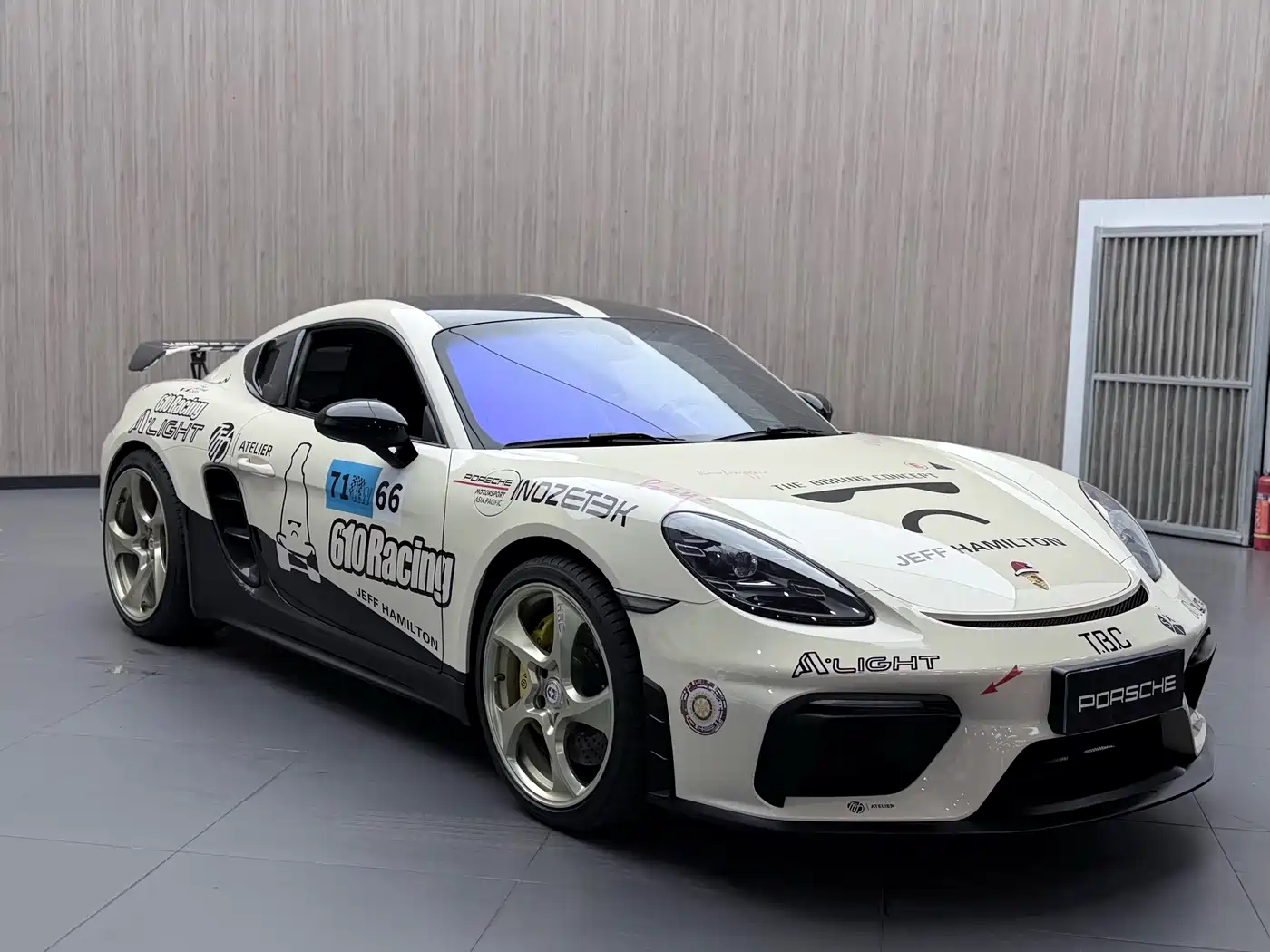 Porsche 718 2016 Cayman 2.0T фото 2