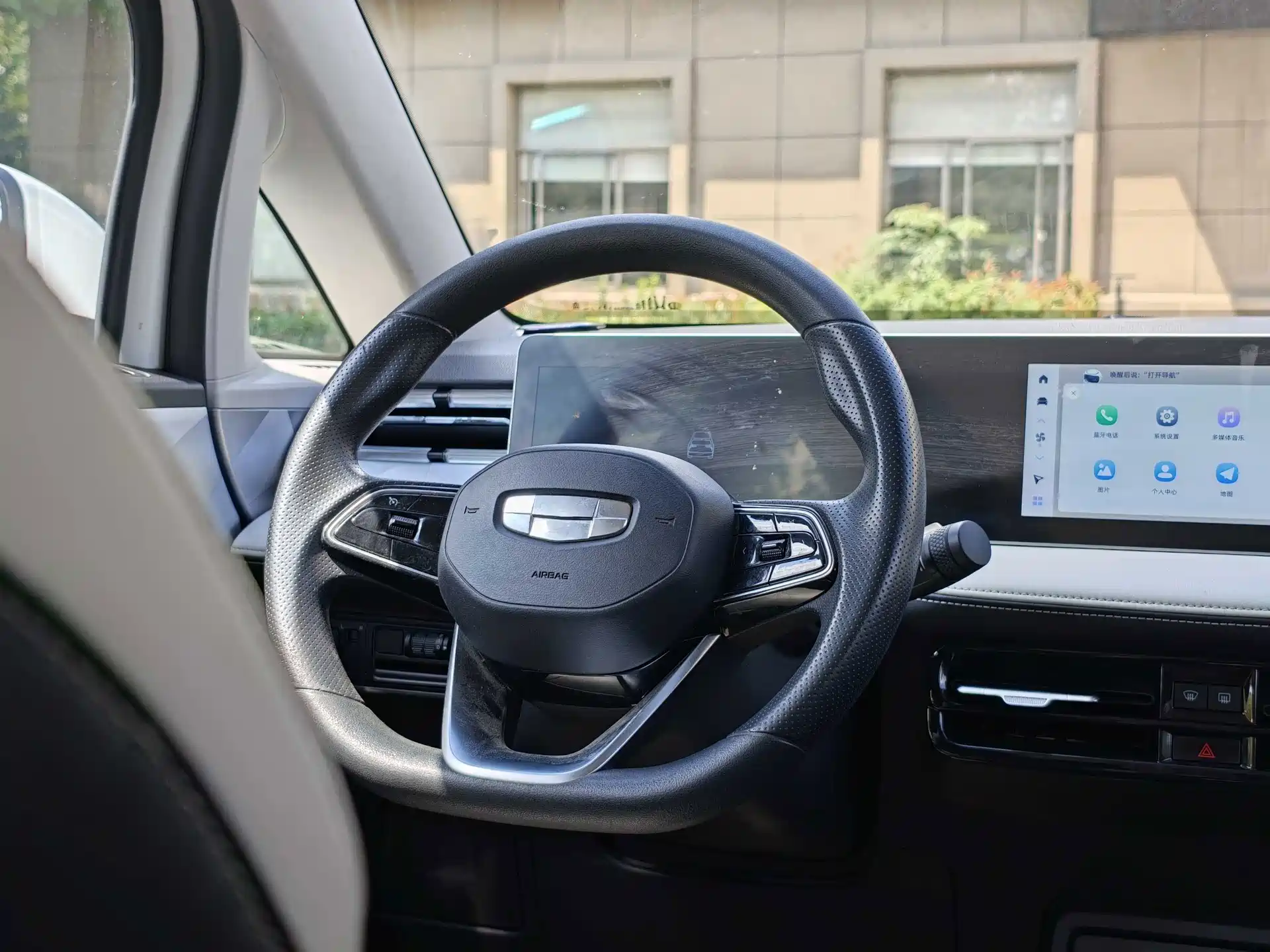Фото 12 - Geely Geometry E Firefly
