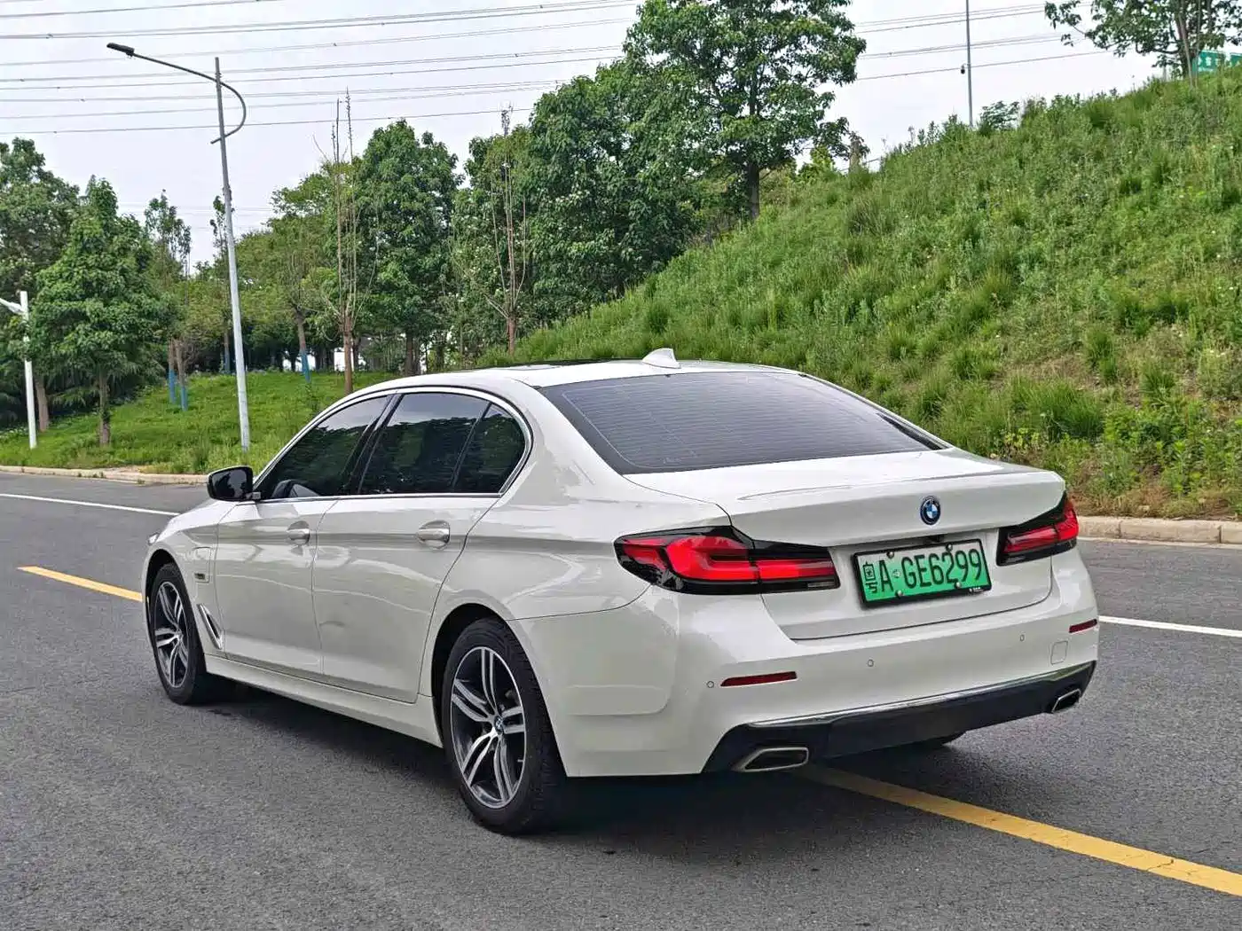 BMW 5 Series New Energy 2022 535Le Luxury Package фото 9
