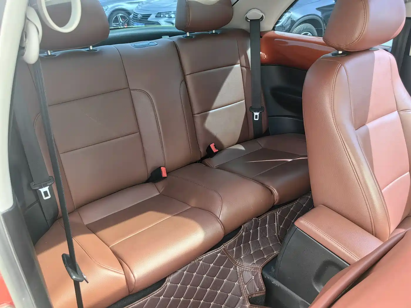 Volkswagen Beetle 2010 1.8T BlackOrange Luxury Edition фото 9