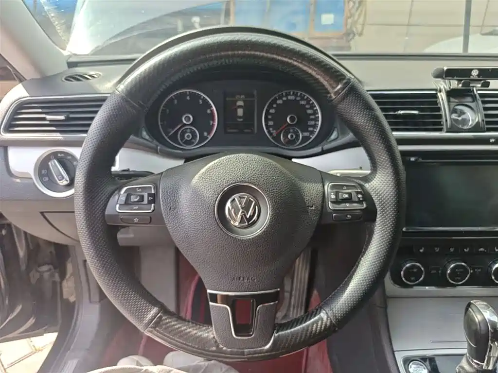 Volkswagen Passat 2014 2.0TSI DSG Executive Edition фото 11