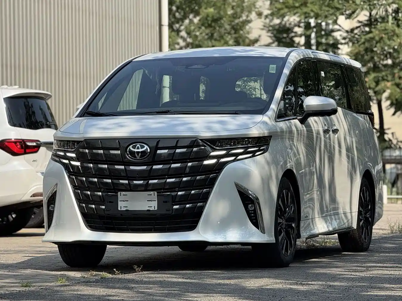 Toyota Alphard 2025 Hybrid 2.5L Ultimate Gold Edition